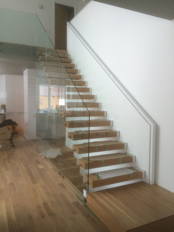 Escalier avec rampe de verre